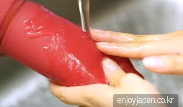 더러워진 표면은 물로 깨끗하게 더러워진 표면은 물로 깨끗하게